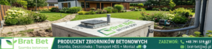 Szambo betonowe 10m3 o wymiarach 300x240x185 cm marki Brat Bet zainstalowane w ogrodzie jako zbiornik na deszczówkę z widocznym podłączeniem rury spustowej.