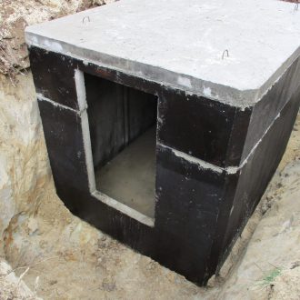 piwnica betonowa wraz z dostawką i płaskim sufitem